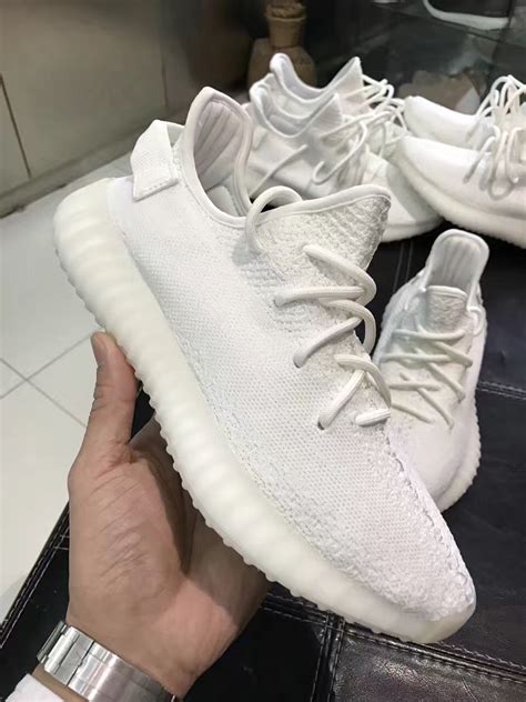 white yeezy boost 350 v2